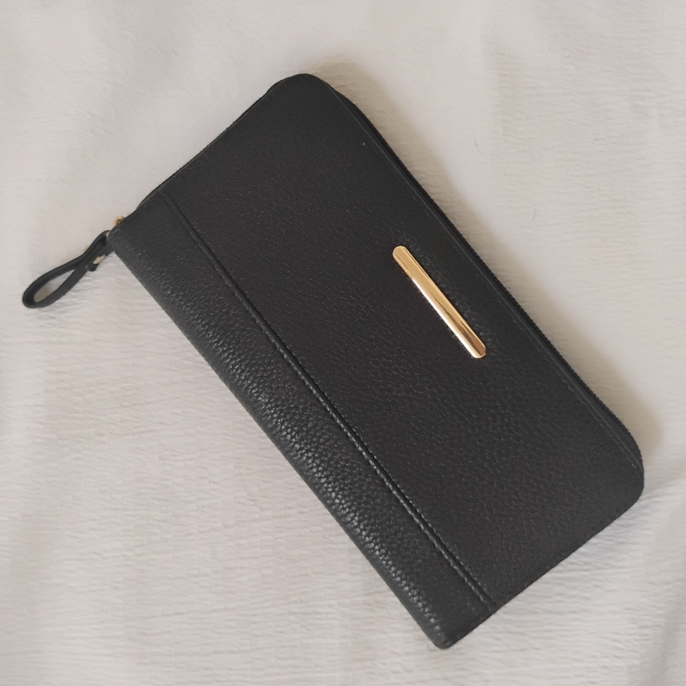 minimalist black wallet. 💳